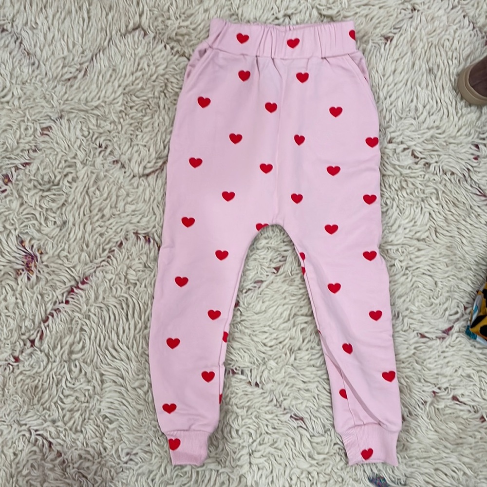 Pink heart patterned 4T Hugo ❤️ Tiki pants
